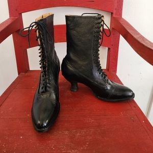 Oak Tree Farms black leather Retro lace up boots size 10